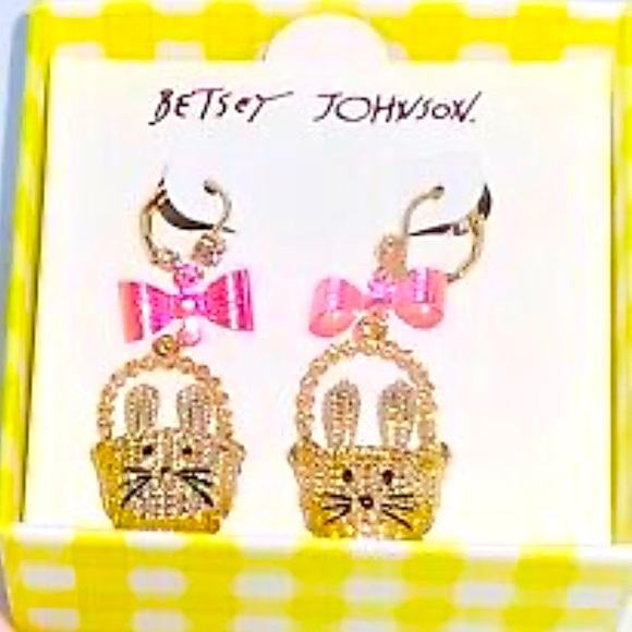 New Betsey Johnson  pink bow with bunny basket earrings - Picture 8 of 15